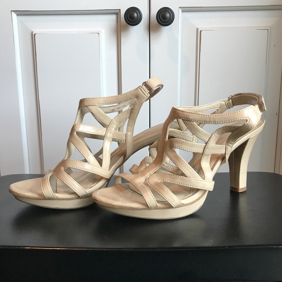 naturalizer nude heels